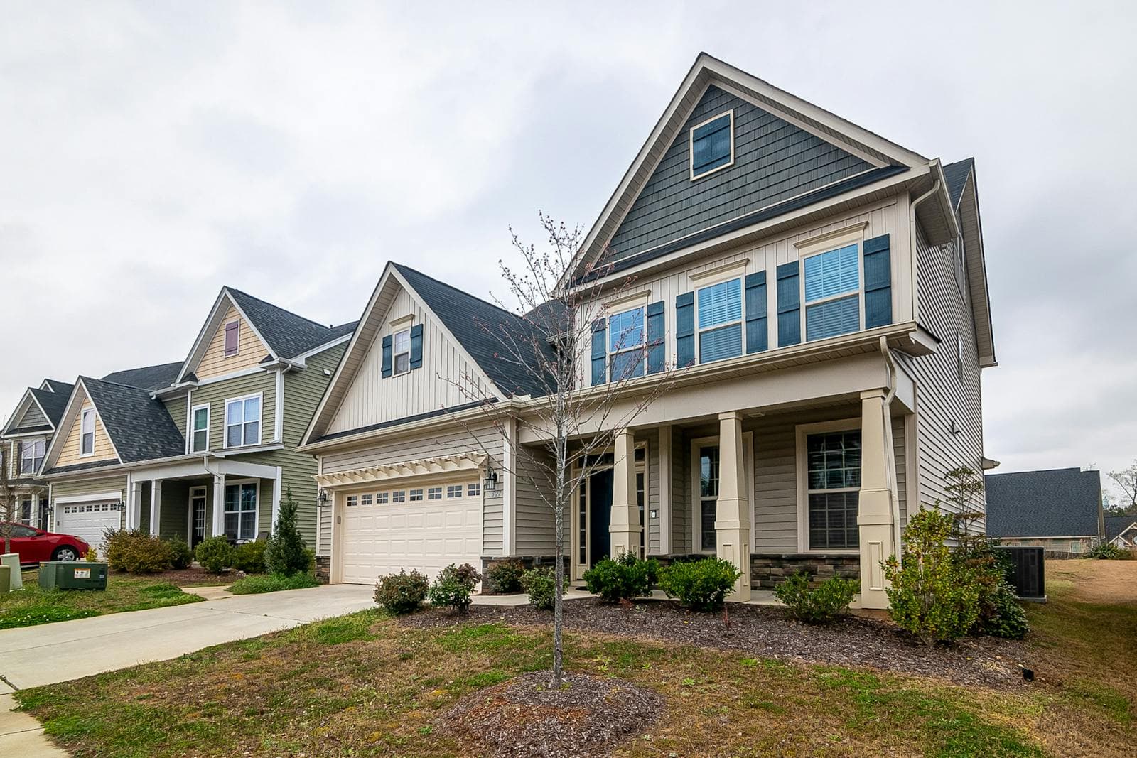 A row of well-kept Missouri suburban homes — the kind of houses Roger's protects from termites, ants, and rodents.